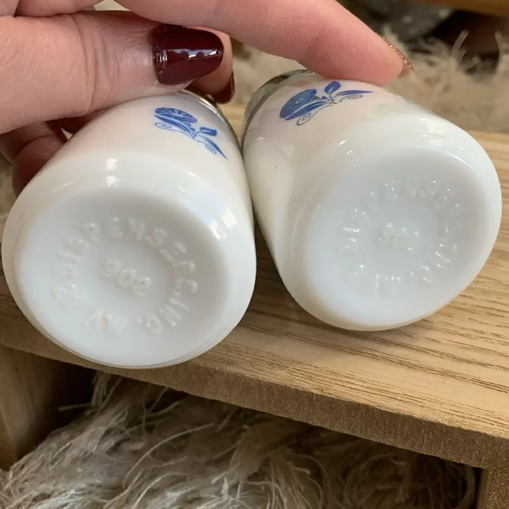 Vintage Santa Barbara Dispensers Dripcut Starline White With Blue Floral‎ Design